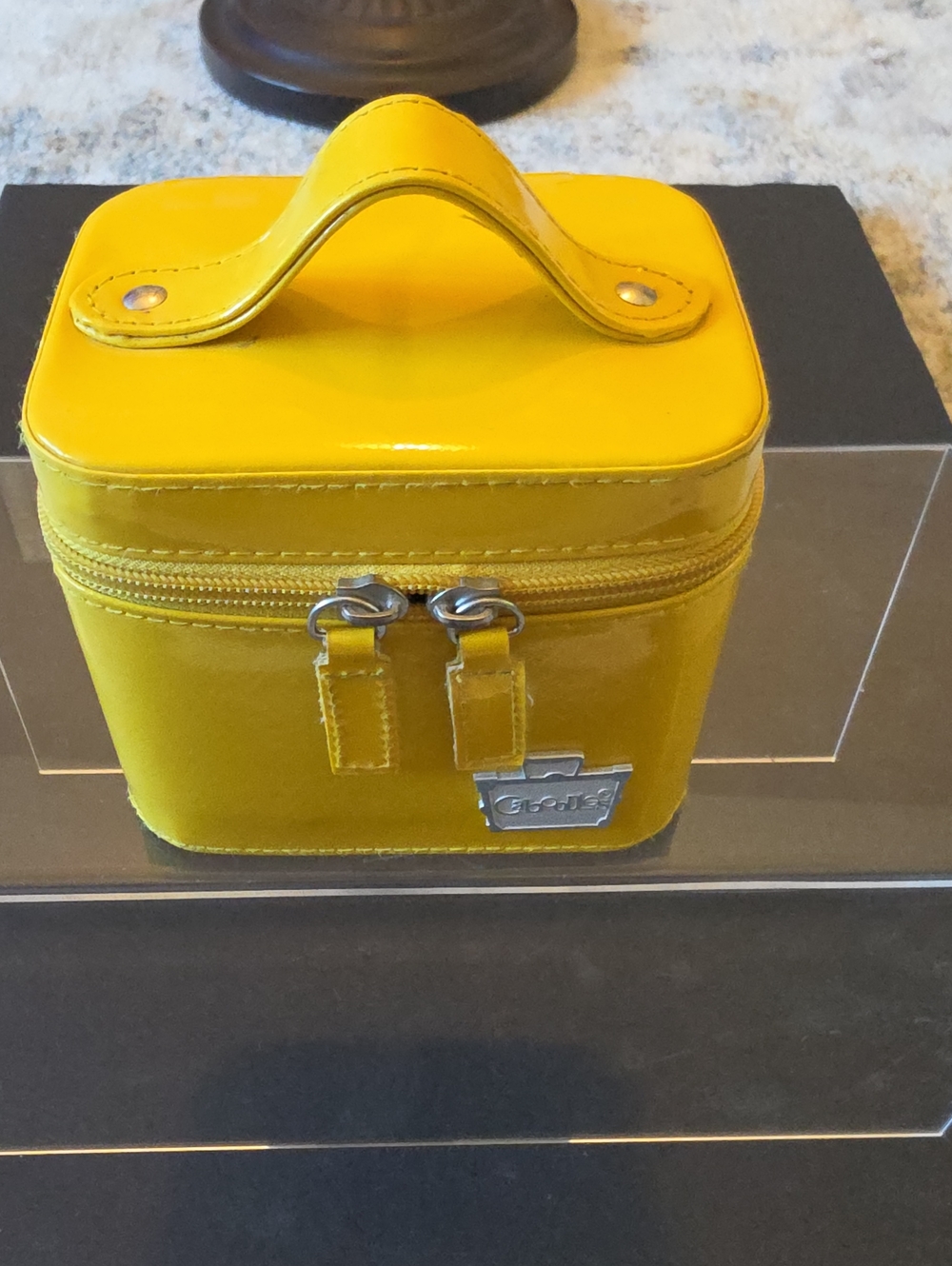 Caboodles Vintage Style Yellow Train Case. 5×5×4. 2011.